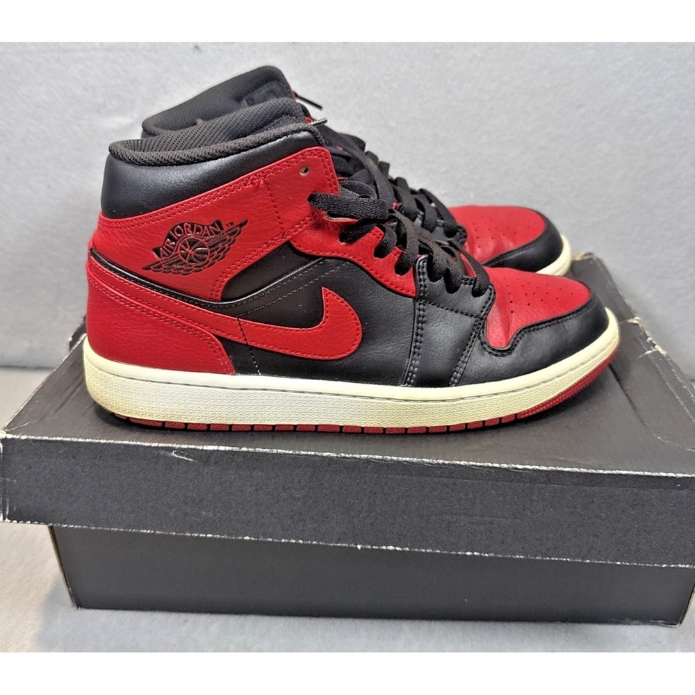 Jordan Air Jordan 1 Mid Bred Banned Retro Leather Size 9.5 Men's 554724-074